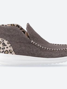Hey Dude Denny Crafted Leopard Slip On Boots Women's Size 11 (NWT)